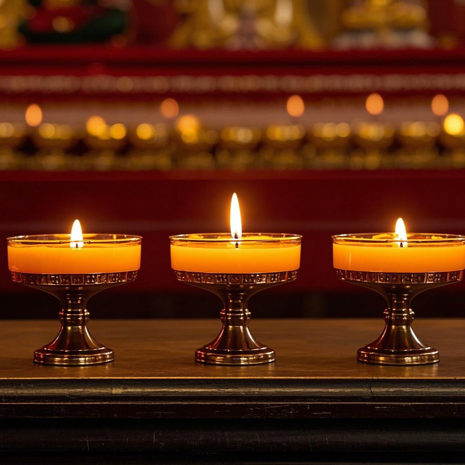 Offer lamps and pray for blessings. May the light illuminate every corner and warm every heart.