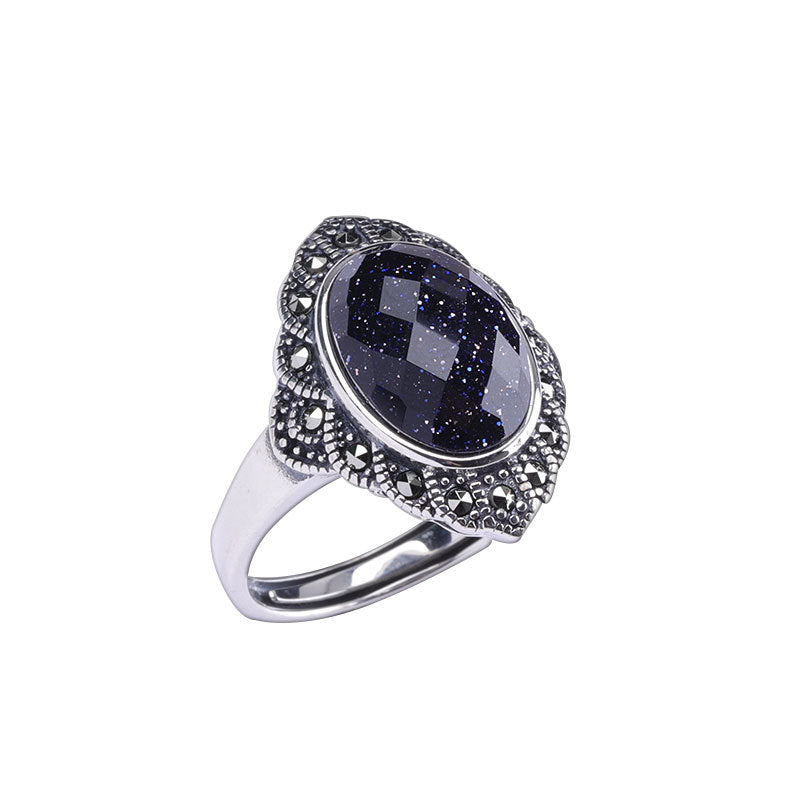 Cincin perak terbuka batu pasir biru boleh memberikan tenaga perlindungan.