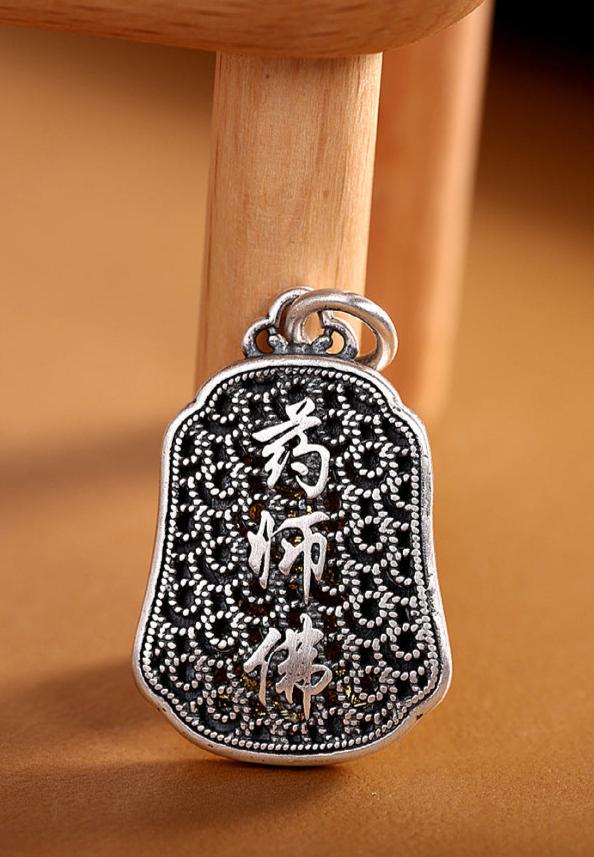 Loket Tenaga Penyembuhan, kalung perak tulen Buddha Perubatan.